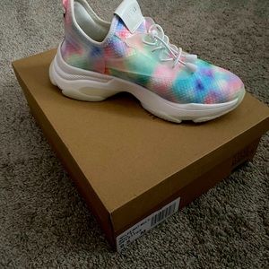 Steve Madden Sneakers